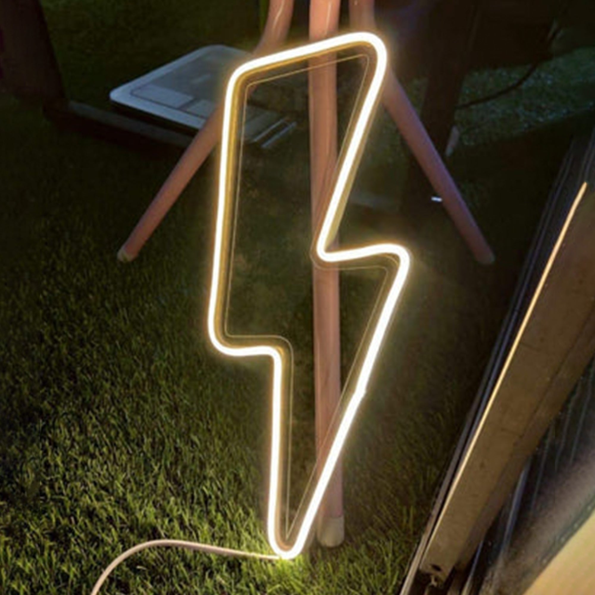 lightning-bolt-neon-sign